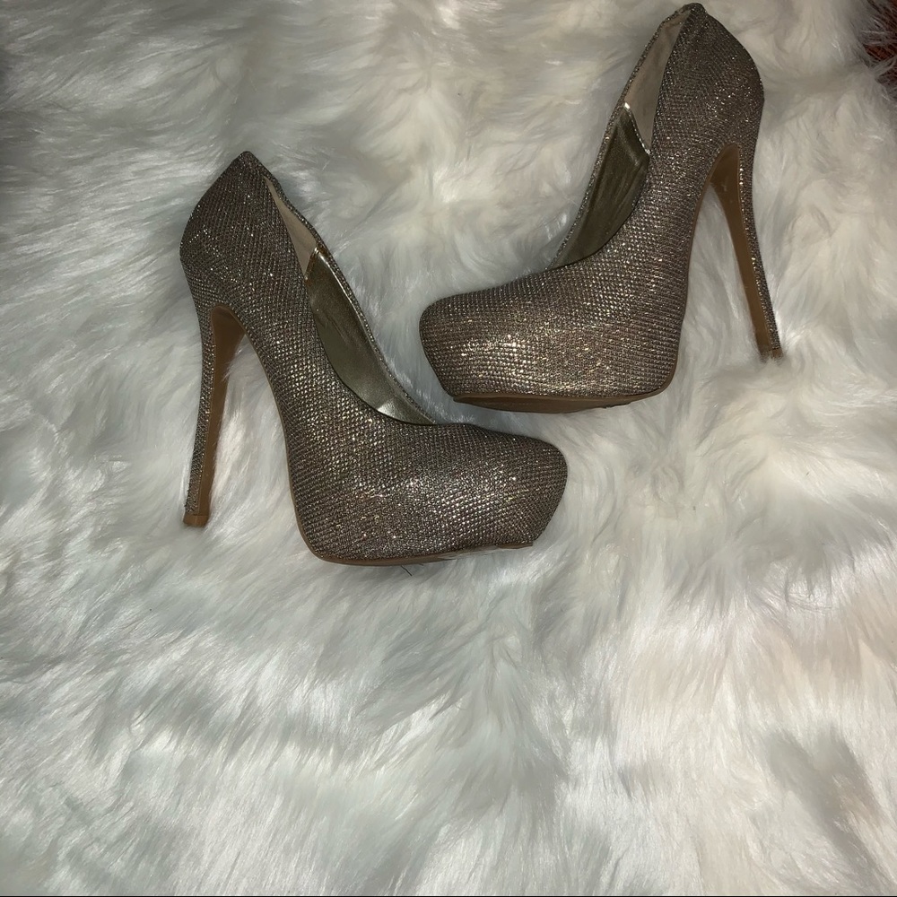 Heels - Picture 3 of 3